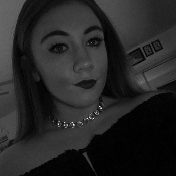 Meet your Posher, Elissa - Picture 1 of 1